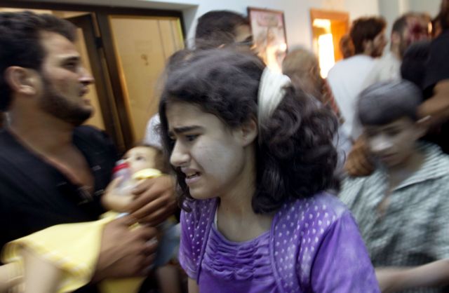 Δεκάδες άμαχοι νεκροί σε αεροπορικό βομβαρδισμό στη Συρία